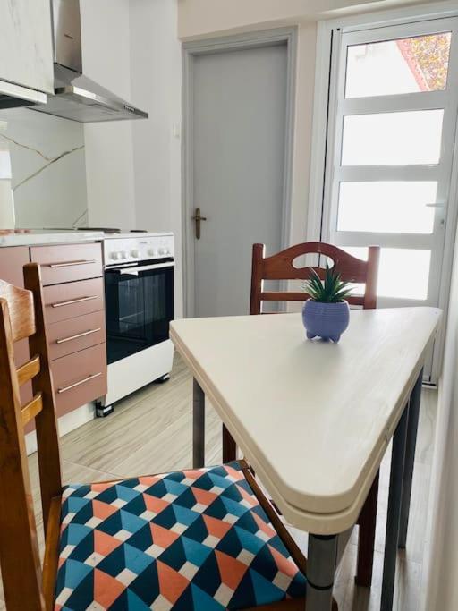 Apartament Modern 2Br Near Centre -5Min Wlk Patras Zewnętrze zdjęcie